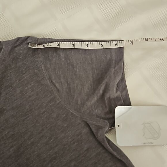 NHL Women's Hockey Logo Toronto Maple Leaf T-Shirt Medium Gray - Picture 10 of 16